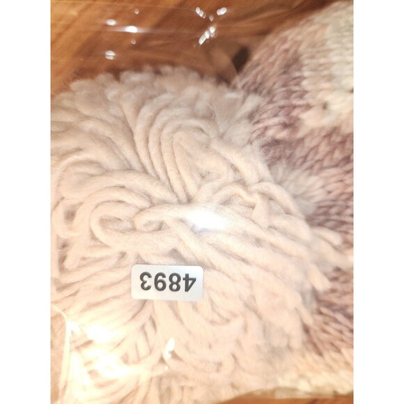 BCBGENERATION Maroon Red Burgundy Tan Pom Pom Beanie Hat Knit - Picture 4 of 4